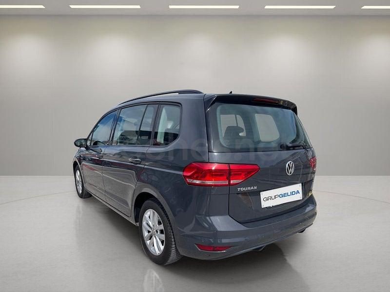 Usado VW Touran Edition 110 CV (80 kW) 2017 Gris / plata Monovolumen