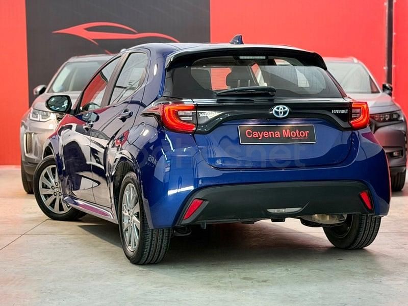 Usado Toyota Yaris Hybrid Business Edition 116 CV (85 kW) 2024 Azul Berlina