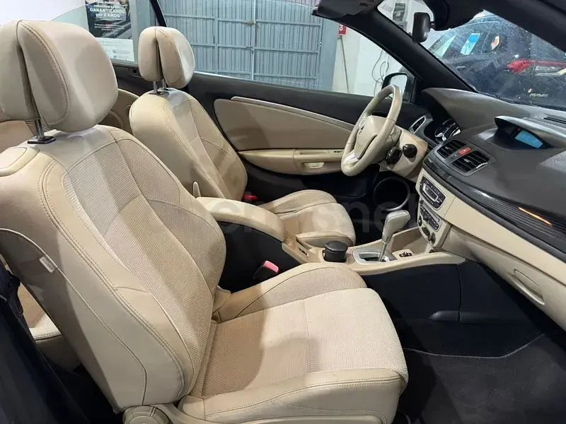 Usado Renault Mégane Cabriolet 140 CV (102 kW) 2011 Negro Descapotable
