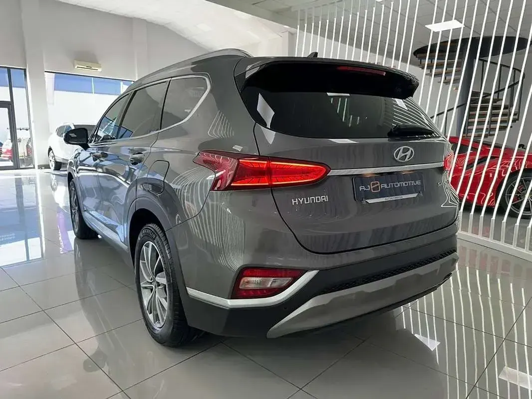 Usado Hyundai Santa Fe Style 201 CV (147 kW) 2021 Gris / plata SUV