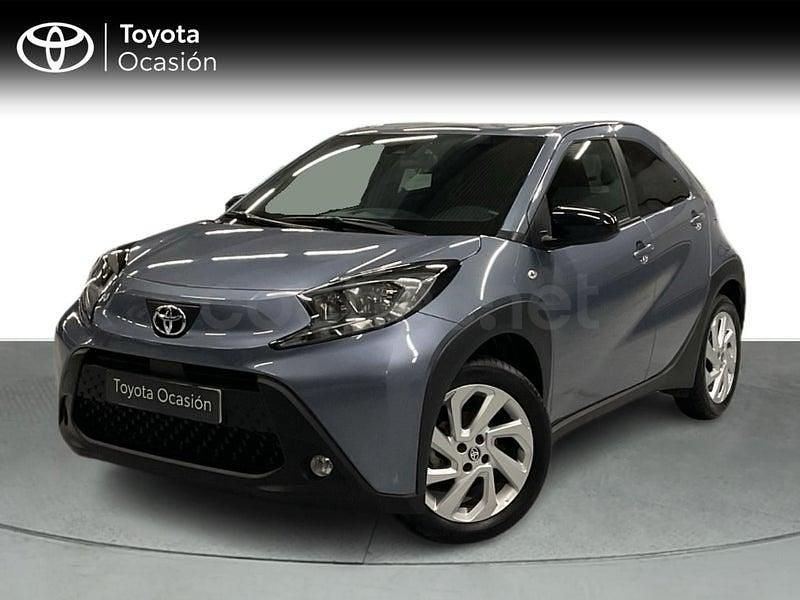 Usado Toyota Aygo X Play 72 CV (52 kW) 2025 Gris / plata SUV