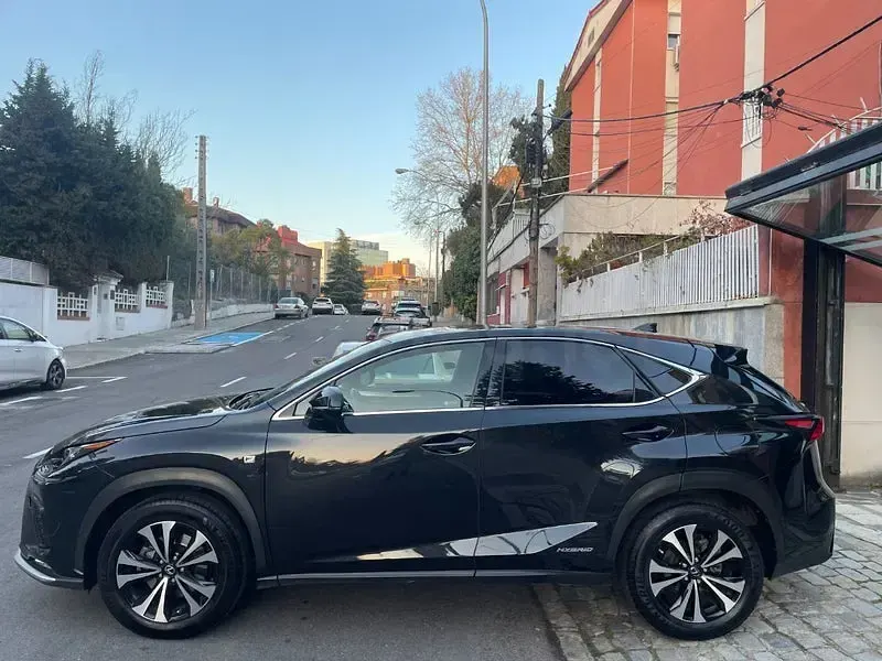 Usado Lexus NX300h Sport Line 197 CV (144 kW) 2021 Negro SUV