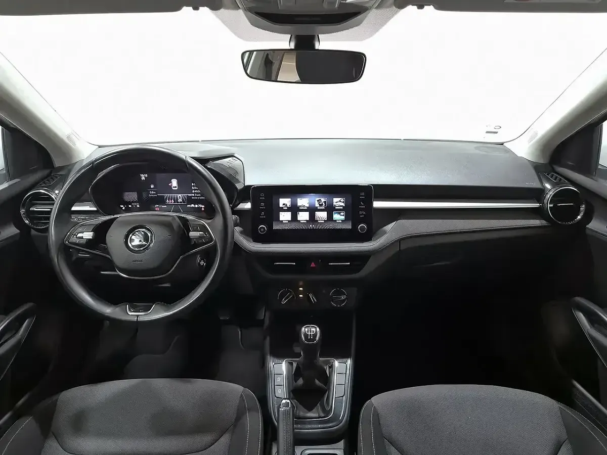 Usado Skoda Fabia Selection 95 CV (69 kW) 2024 Blanco Utilitario