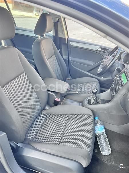 Usado VW Golf VII 105 CV (77 kW) 2013 Azul Berlina