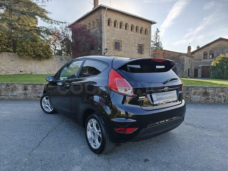 Usado Ford Fiesta Trend 100 CV (73 kW) 2014 Negro Utilitario