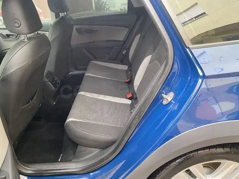 Usado Seat Leon 180 CV (132 kW) 2016 Azul Familiar