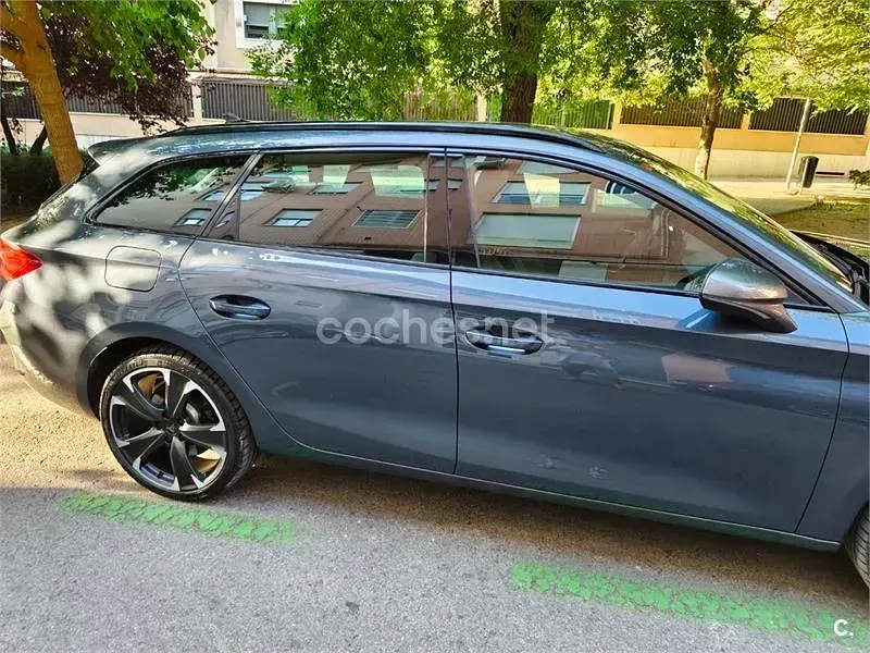 Usado Cupra Leon VZ 245 CV (180 kW) 2022 Azul Familiar