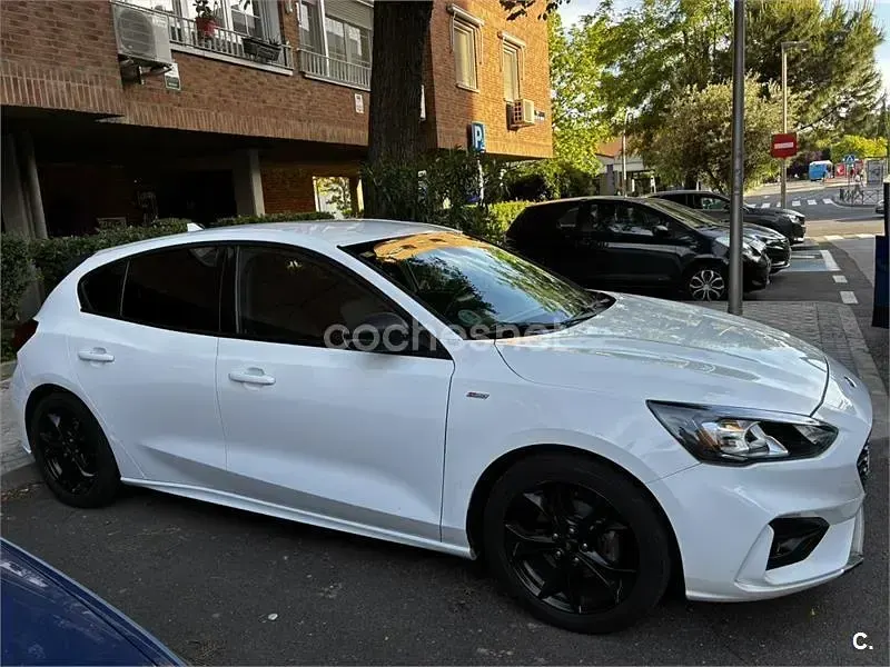 Usado Ford Focus ST-Line 125 CV (91 kW) 2020 Blanco Berlina