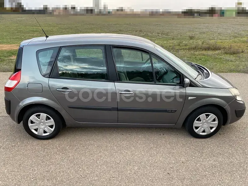 Usado Renault Scénic Exception 115 CV (84 kW) 2005 Gris / plata Monovolumen