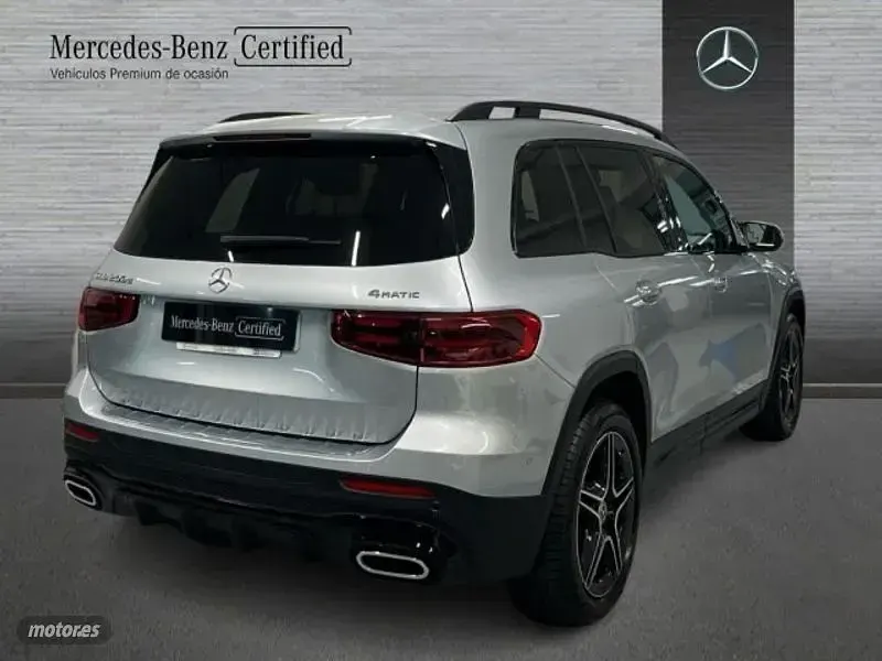 Usado Mercedes GLB200 AMG line 150 CV (110 kW) 2025 Gris SUV