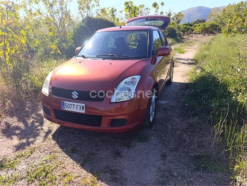 Usado Suzuki Swift GL 92 CV (67 kW) 2007 Rojo Utilitario