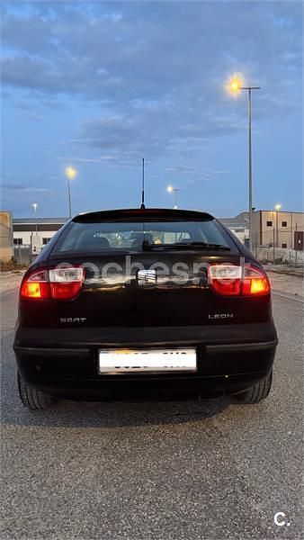 Usado Seat Leon Stella 105 CV (77 kW) 2004 Negro Utilitario