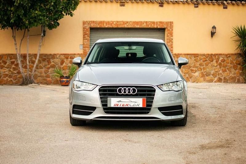 Usado Audi A3 Attraction 110 CV (80 kW) 2016 Gris / plata Berlina