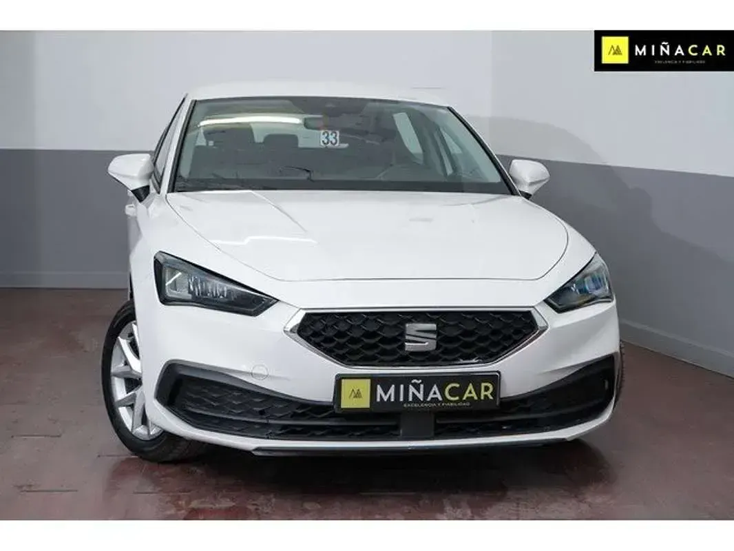 Usado Seat Leon Style 110 CV (80 kW) 2022 Blanco Utilitario