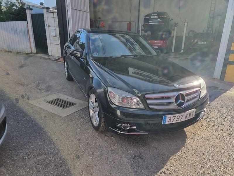 Usado Mercedes C200 136 CV (100 kW) 2010 Negro Berlina