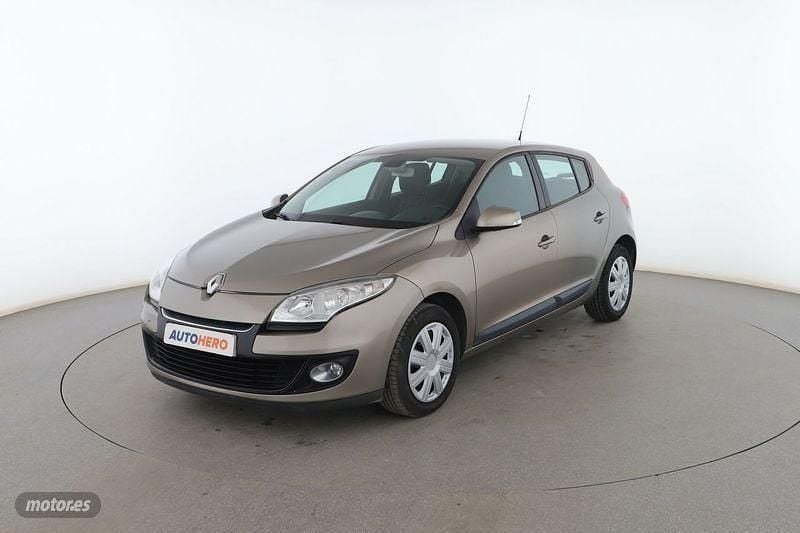 Usado Renault Mégane Expression 110 CV (80 kW) 2013 Marrón Berlina