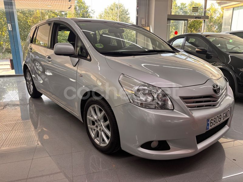 Gris / plata Usado 2009 Toyota Corolla Verso Sol Monovolumen | 9900 € (Caro) - Imagen 1/4