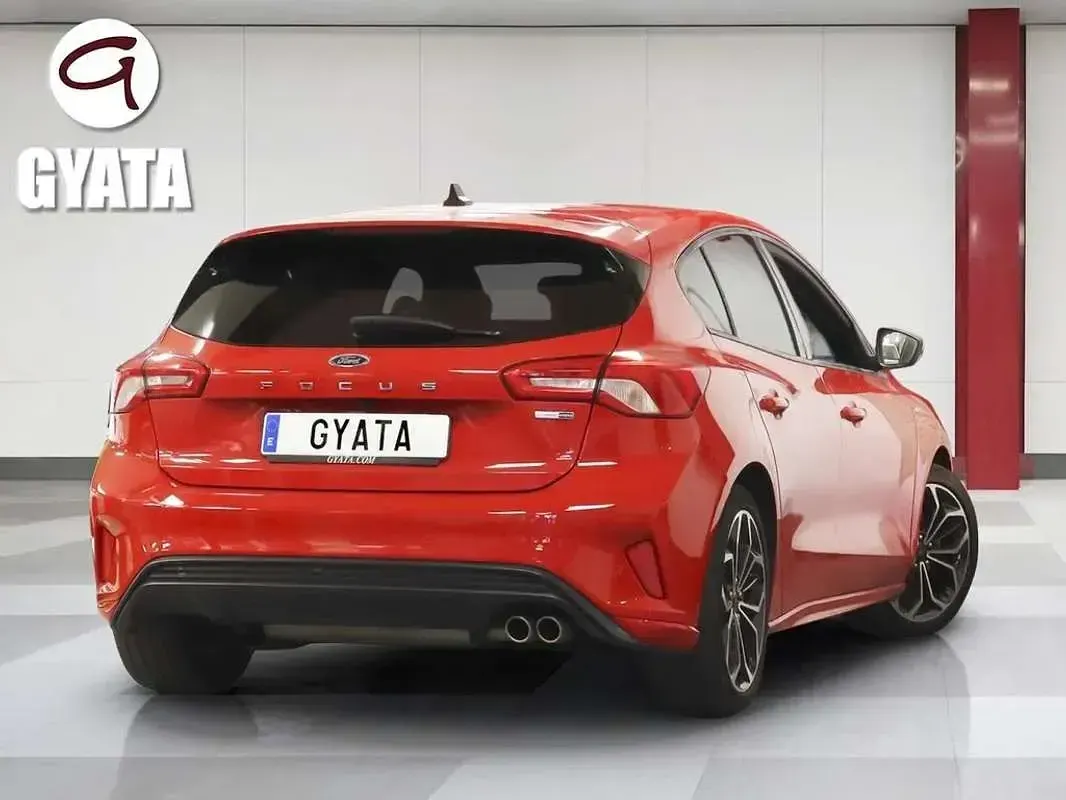 Begagnad Ford Focus ST-Line X 125 HK (91 kW) 2021 Röd Halvkombi