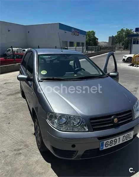 Usado Fiat Punto Dynamic 60 CV (44 kW) 2004 Gris / plata Utilitario