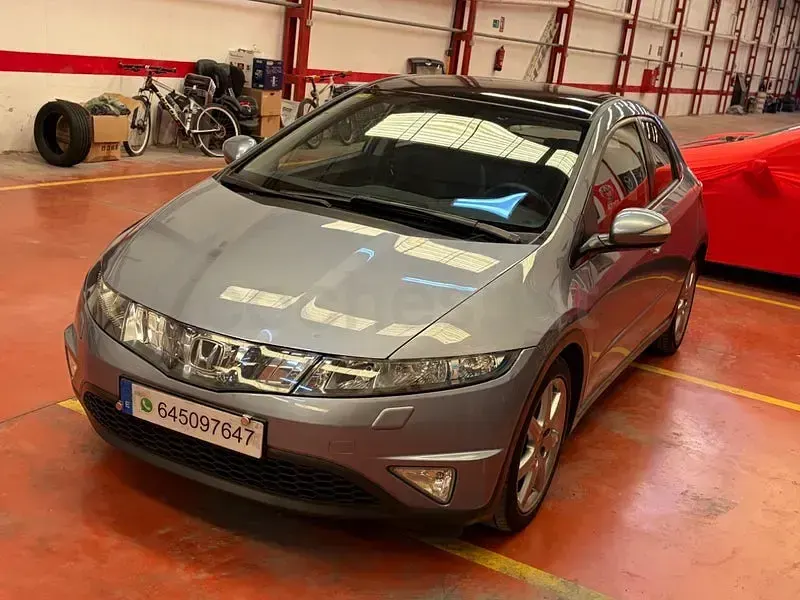 Usado Honda Civic Executive 140 CV (102 kW) 2007 Gris / plata Berlina