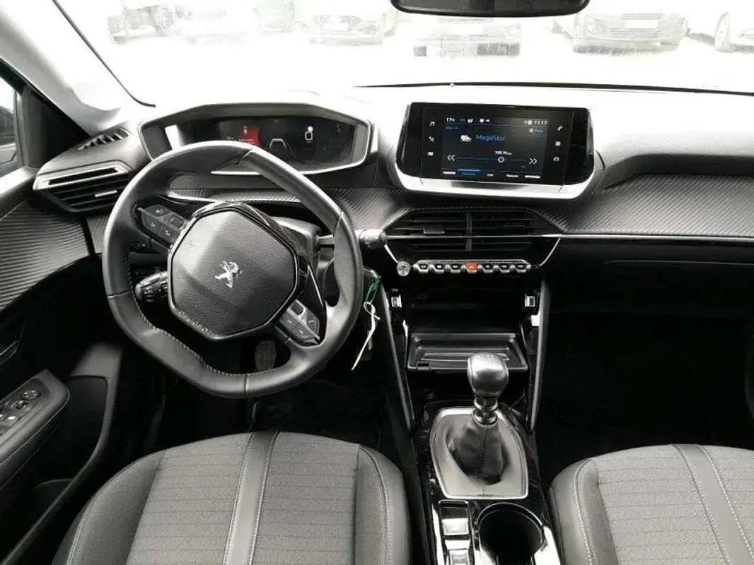 Usado Peugeot 208 Allure 102 CV (75 kW) 2023 Azul Utilitario