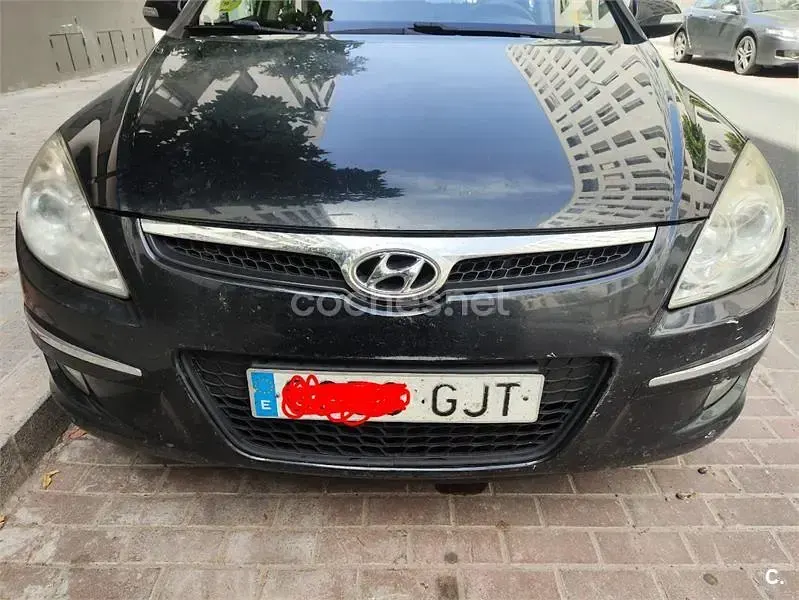 Usado Hyundai i30 Style 115 CV (84 kW) 2008 Negro Familiar