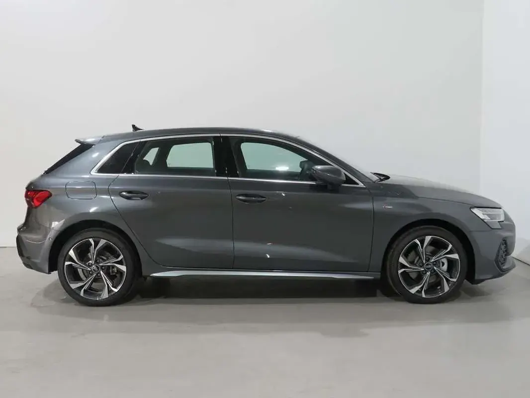 Usado Audi A3 Sportback e-tron S-Line 204 CV (150 kW) 2025 Gris Utilitario