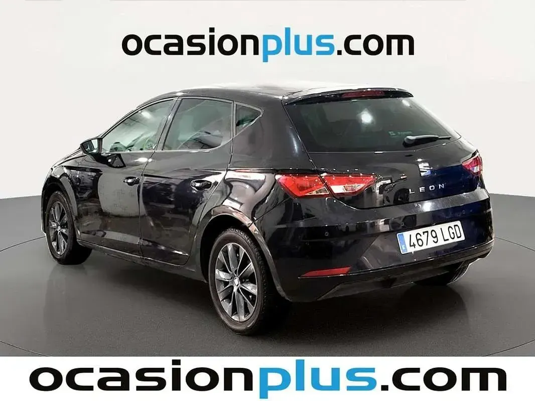 Usado Seat Leon Style 116 CV (85 kW) 2020 Negro Utilitario