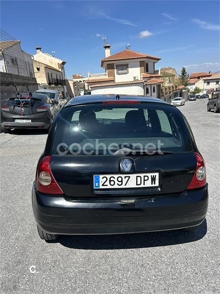 Usado Renault Clio II Dynamique 85 CV (62 kW) 2005 Negro Berlina