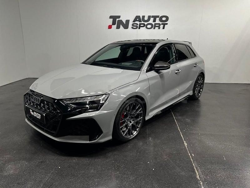 Usado Audi RS3 400 CV (294 kW) 2025 Gris / plata Berlina