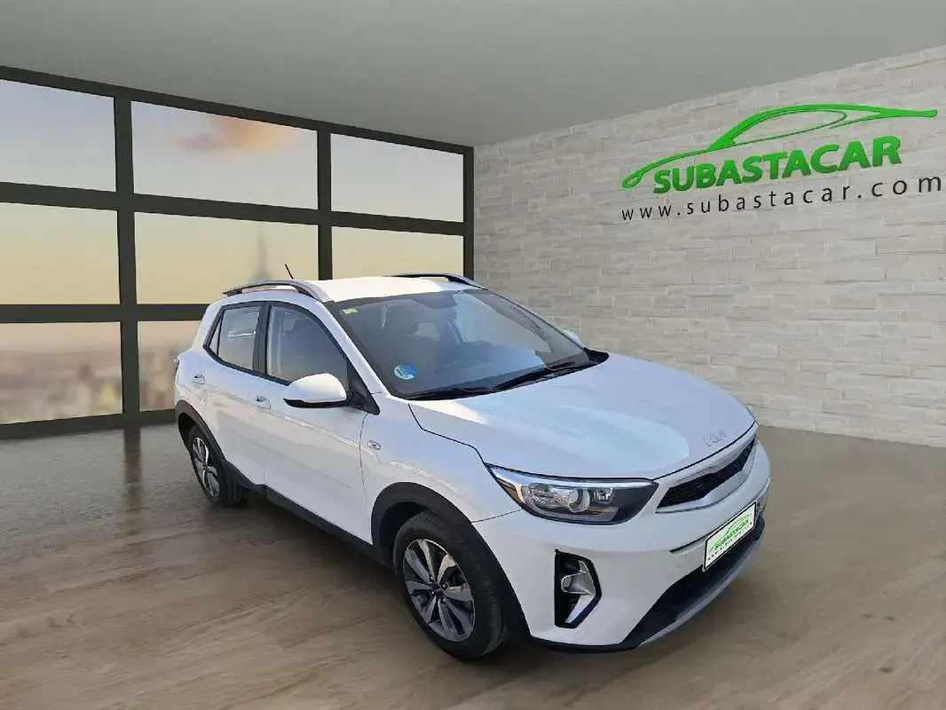 Usado Kia Stonic 101 CV (74 kW) 2022 Blanco SUV