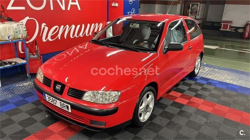 Usado Seat Ibiza 75 HP (55 kW) 2002 Vermelho Citadino