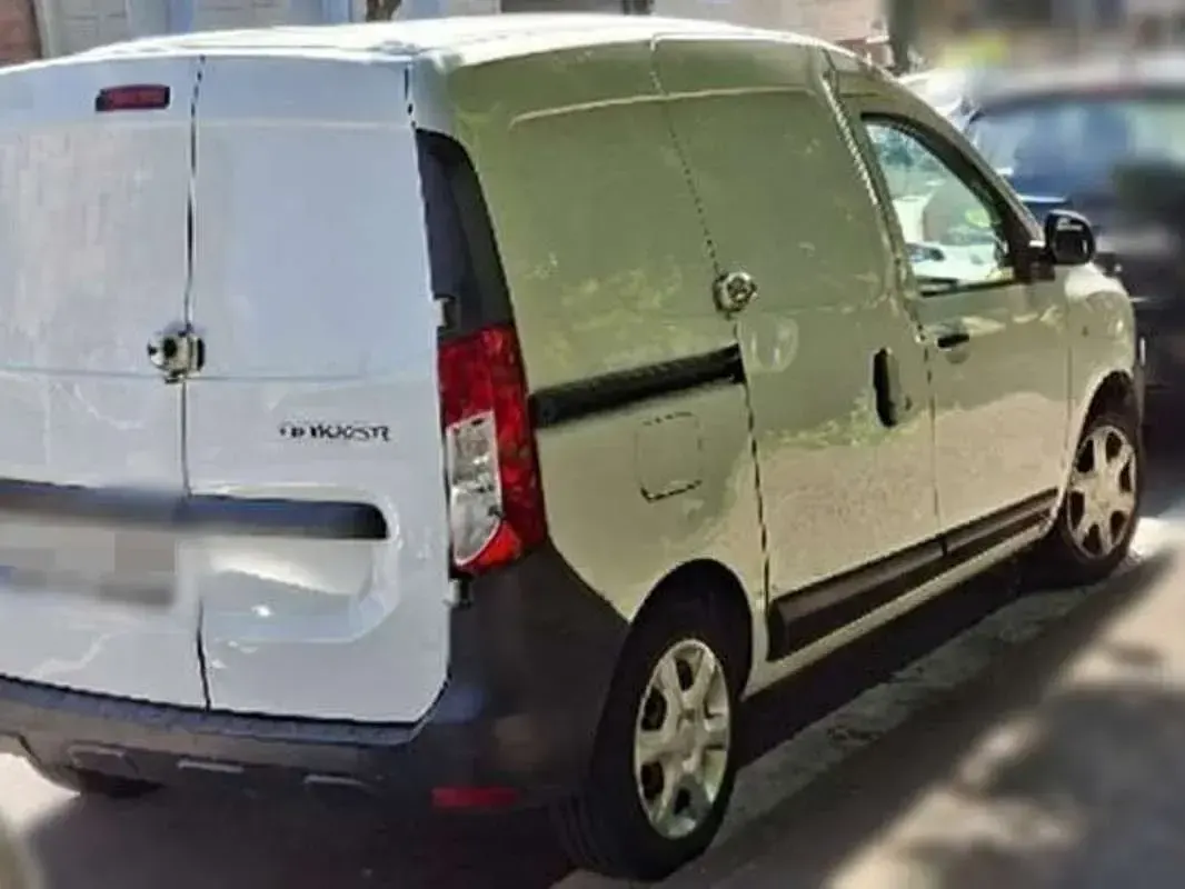 Usado Dacia Dokker Ambiance 75 CV (55 kW) 2018 Blanco Monovolumen