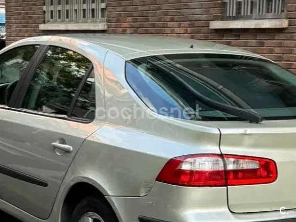 Usado Renault Laguna II Authentique 123 CV (90 kW) 2001 Verde Berlina