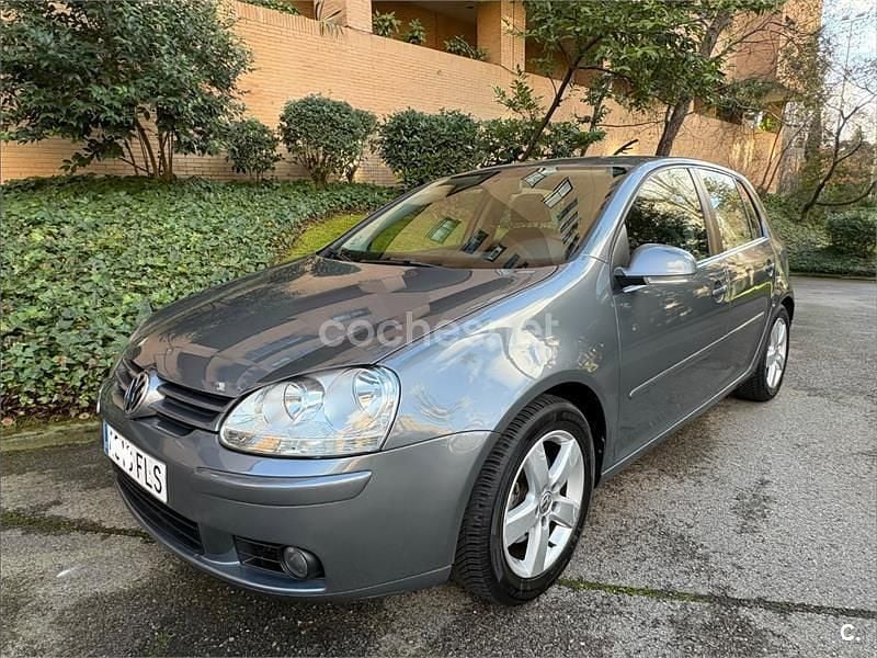 Usado VW Golf V Sportline 140 CV (102 kW) 2007 Gris / plata Berlina