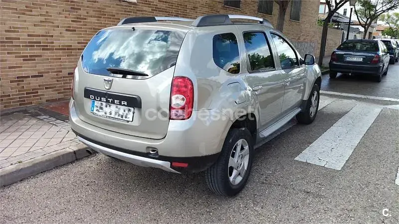 Usado Dacia Duster Lauréate 105 CV (77 kW) 2012 Gris / plata SUV
