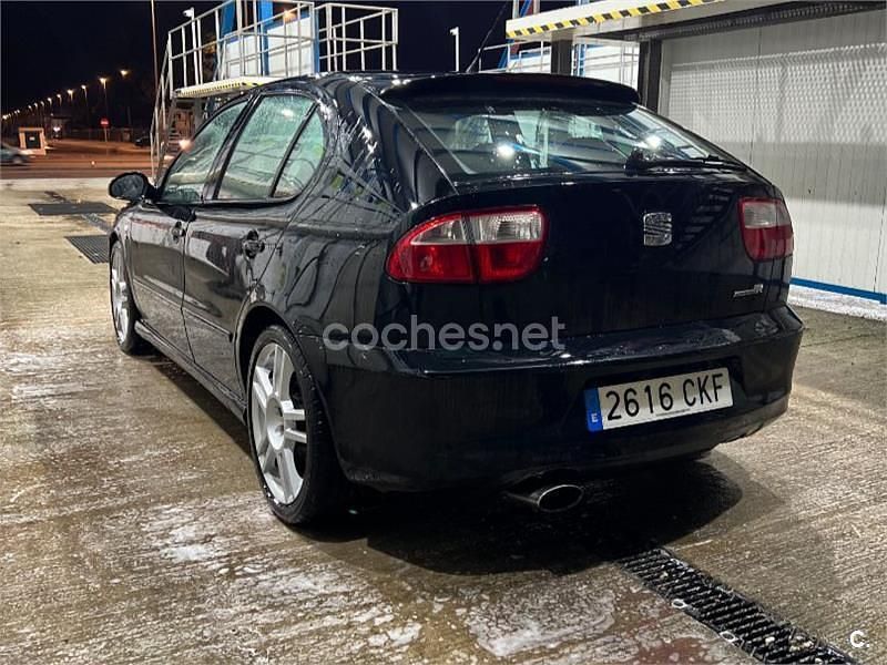 Usado Seat Leon CUPRA 210 CV (154 kW) 2003 Negro Utilitario
