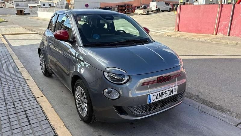 Usado Fiat 500e Red 86 kW (117 CV) 2023 Gris Utilitario