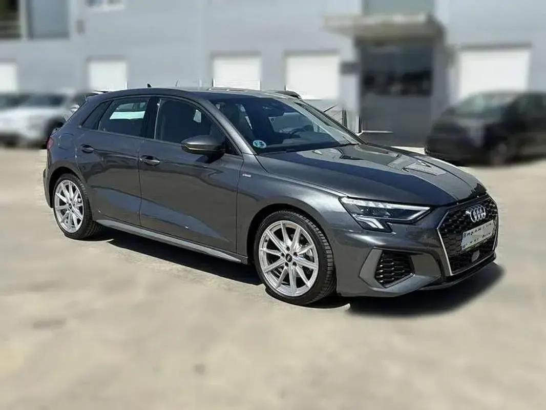 Usado Audi A3 Sportback S-Line 150 CV (110 kW) 2022 Gris Utilitario