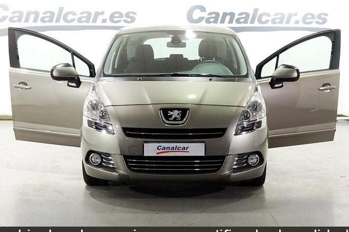 Usado Peugeot 5008 Access 120 CV (88 kW) 2011 Gris Monovolumen