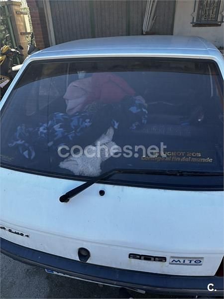 Usado Peugeot 205 60 CV (44 kW) 1994 Blanco Berlina