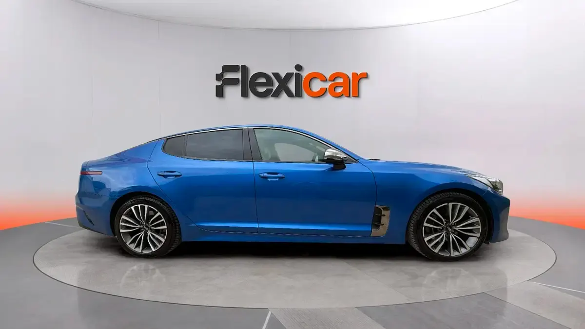 Usado Kia Stinger GT-Line 200 CV (147 kW) 2017 Azul Utilitario