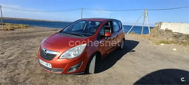 Usado Opel Meriva Enjoy 120 CV (88 kW) 2011 Rojo Monovolumen