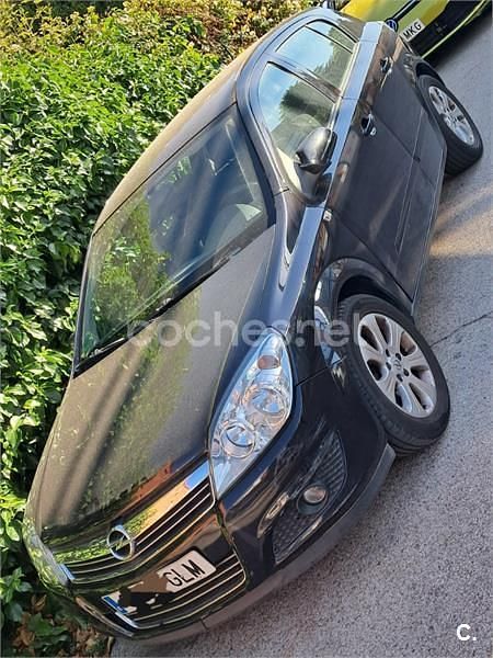 Negro Usado 2009 Opel Astra Edition Berlina | 3500 € (Precio justo) - Imagen 1/4