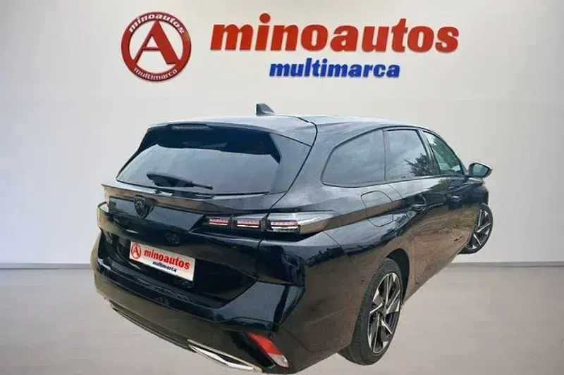 Usado Peugeot 308 SW Allure 130 CV (95 kW) 2023 Negro Familiar