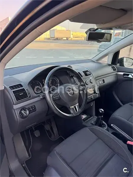 Usado VW Touran Advance 140 CV (102 kW) 2015 Negro Monovolumen