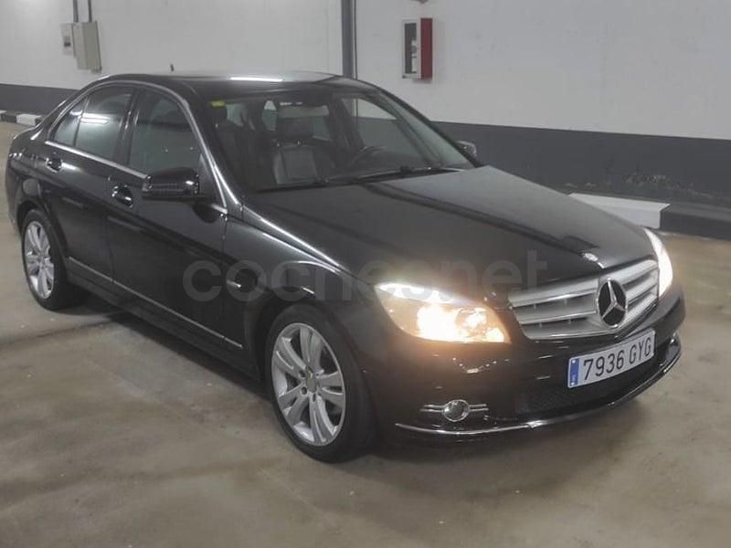 Usado Mercedes C200 136 CV (100 kW) 2010 Negro Familiar