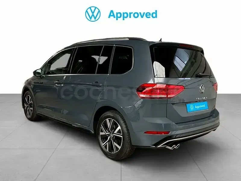 Usado VW Touran R-line 150 CV (110 kW) 2025 Gris / plata Monovolumen