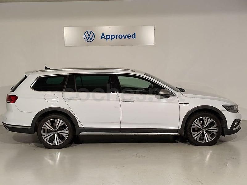 Usado VW Passat Alltrack 200 CV (147 kW) 2021 Blanco Familiar