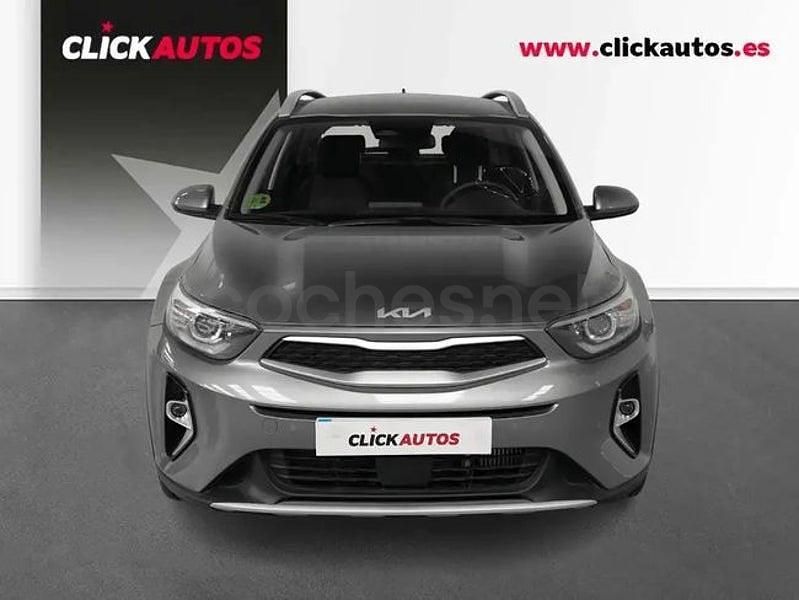 Usado Kia Stonic 100 CV (73 kW) 2025 Gris / plata SUV
